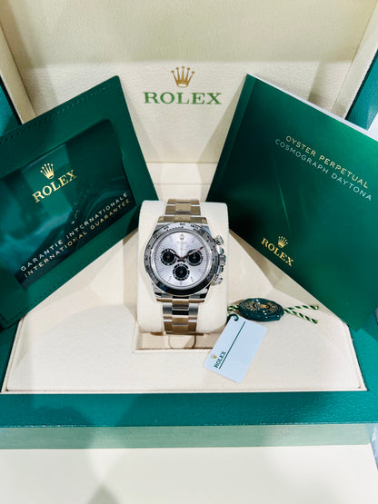 Rolex Cosmograph Daytona 40mm, Men's Watch 18K White Gold Silver Dial and Oyster Bracelet. Modle # 126509