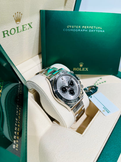 Rolex Cosmograph Daytona 40mm, Men's Watch 18K White Gold Silver Dial and Oyster Bracelet. Modle # 126509