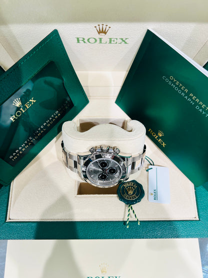 Rolex Cosmograph Daytona 40mm, Men's Watch 18K White Gold Silver Dial and Oyster Bracelet. Modle # 126509