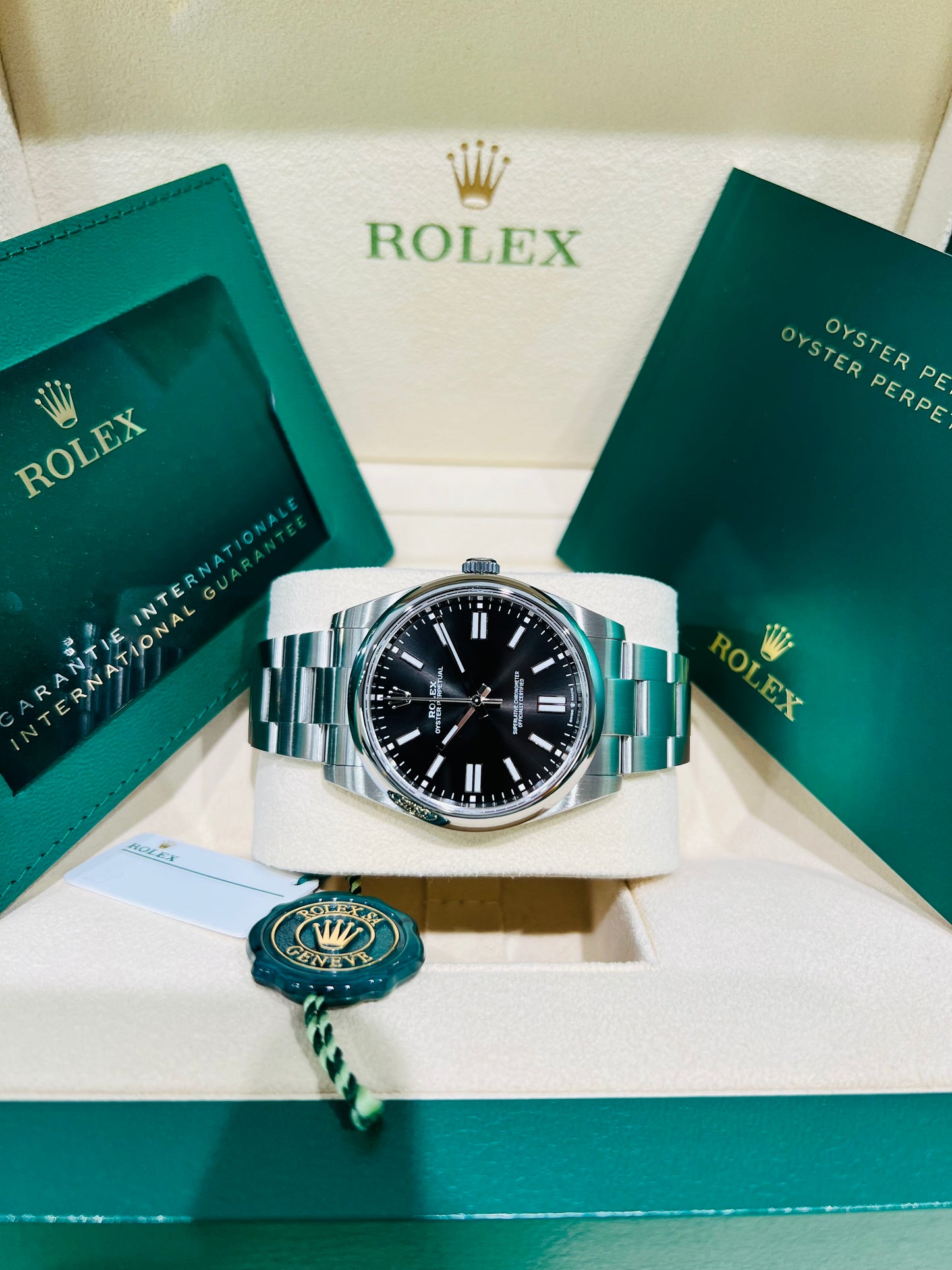 Rolex Oyster Perpetual 41mm Black Dial Smooth Bezel Oystersteel Men's Watch Model #124300