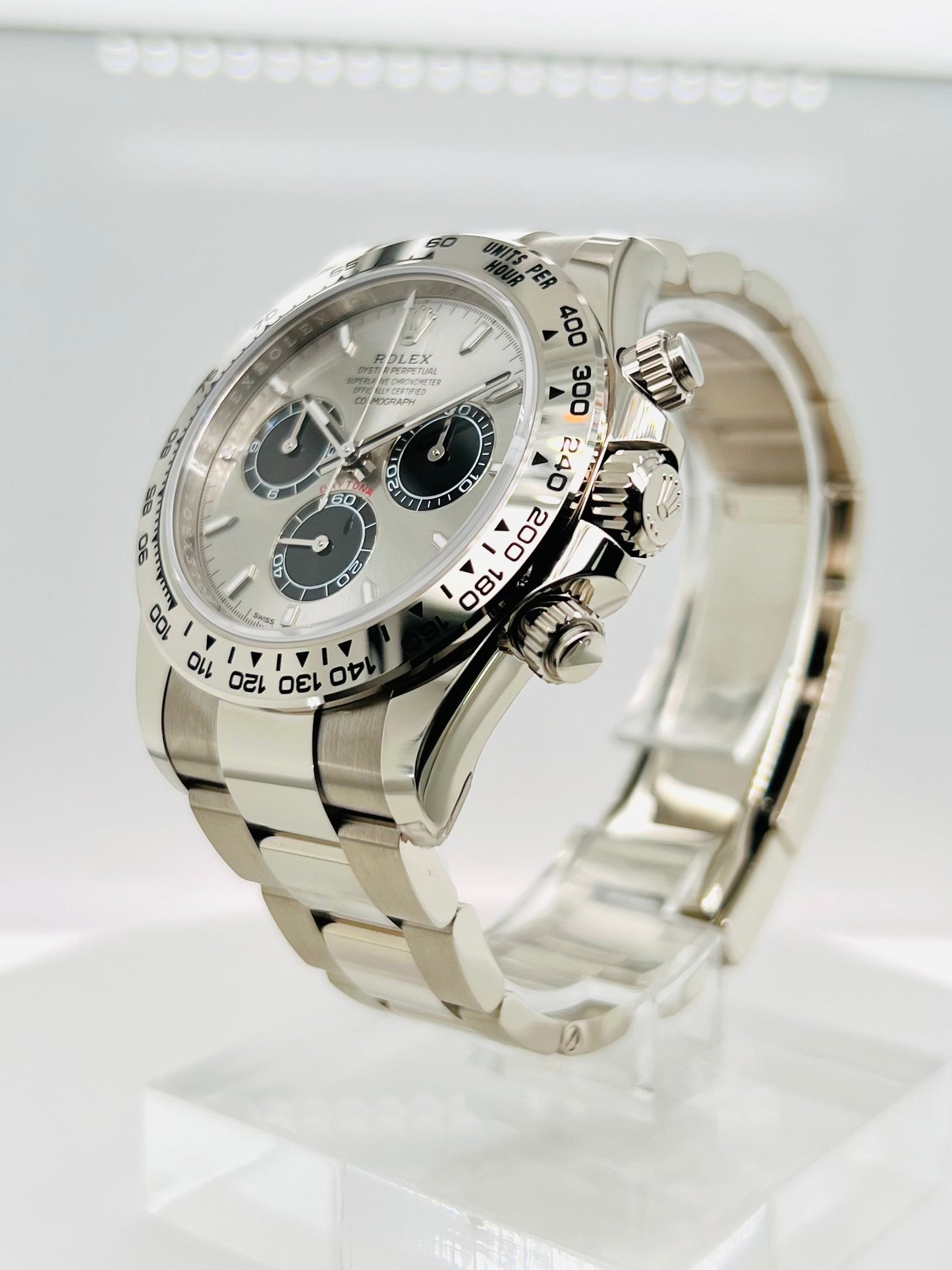 Rolex Cosmograph Daytona 40mm, Men's Watch 18K White Gold Silver Dial and Oyster Bracelet. Model #126509