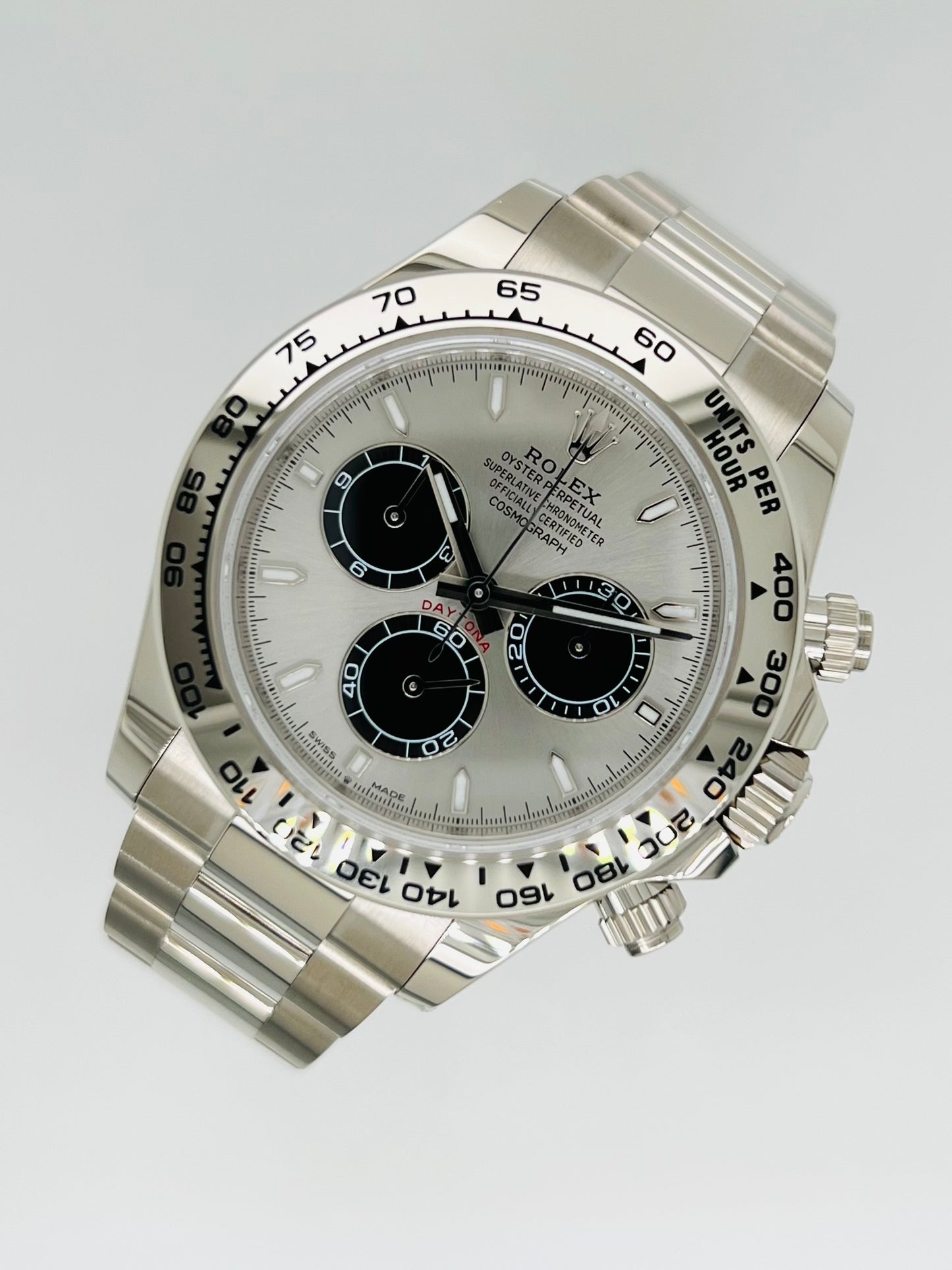 Rolex Cosmograph Daytona 40mm, Men's Watch 18K White Gold Silver Dial and Oyster Bracelet. Model #126509