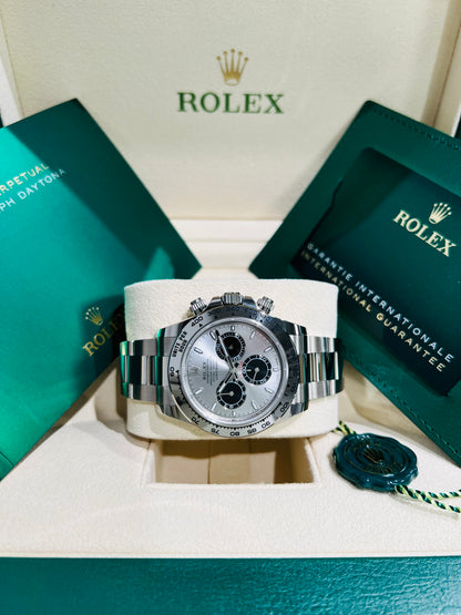 Rolex Cosmograph Daytona 40mm, Men's Watch 18K White Gold Silver Dial and Oyster Bracelet. Model #126509