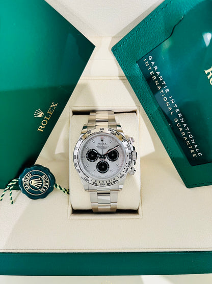 Rolex Cosmograph Daytona 40mm, Men's Watch 18K White Gold Silver Dial and Oyster Bracelet. Model #126509