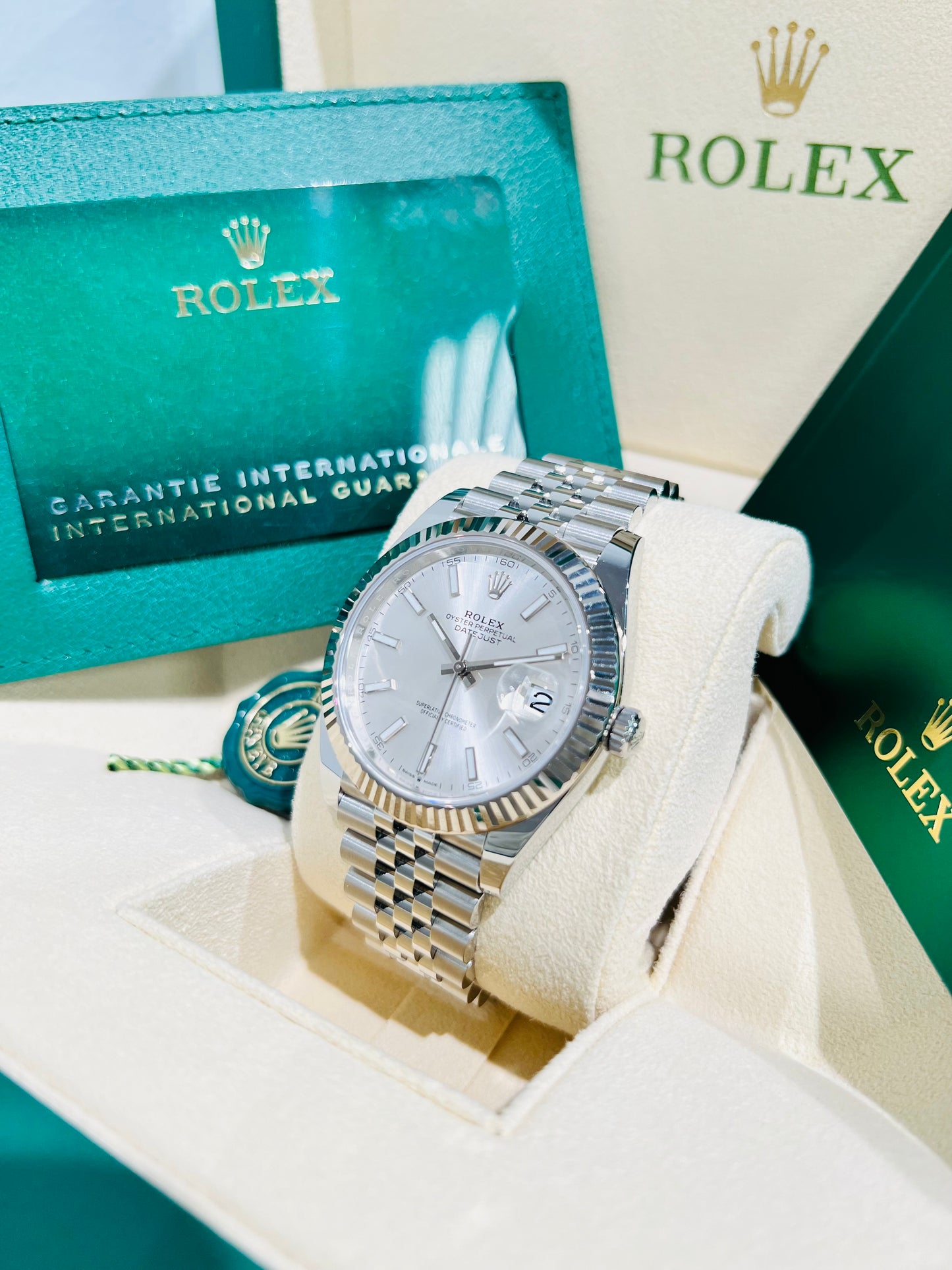 Rolex Datejust 41mm, Silver Dial Jubilee Bracelet, Men's/Unisex Watch Model #126334