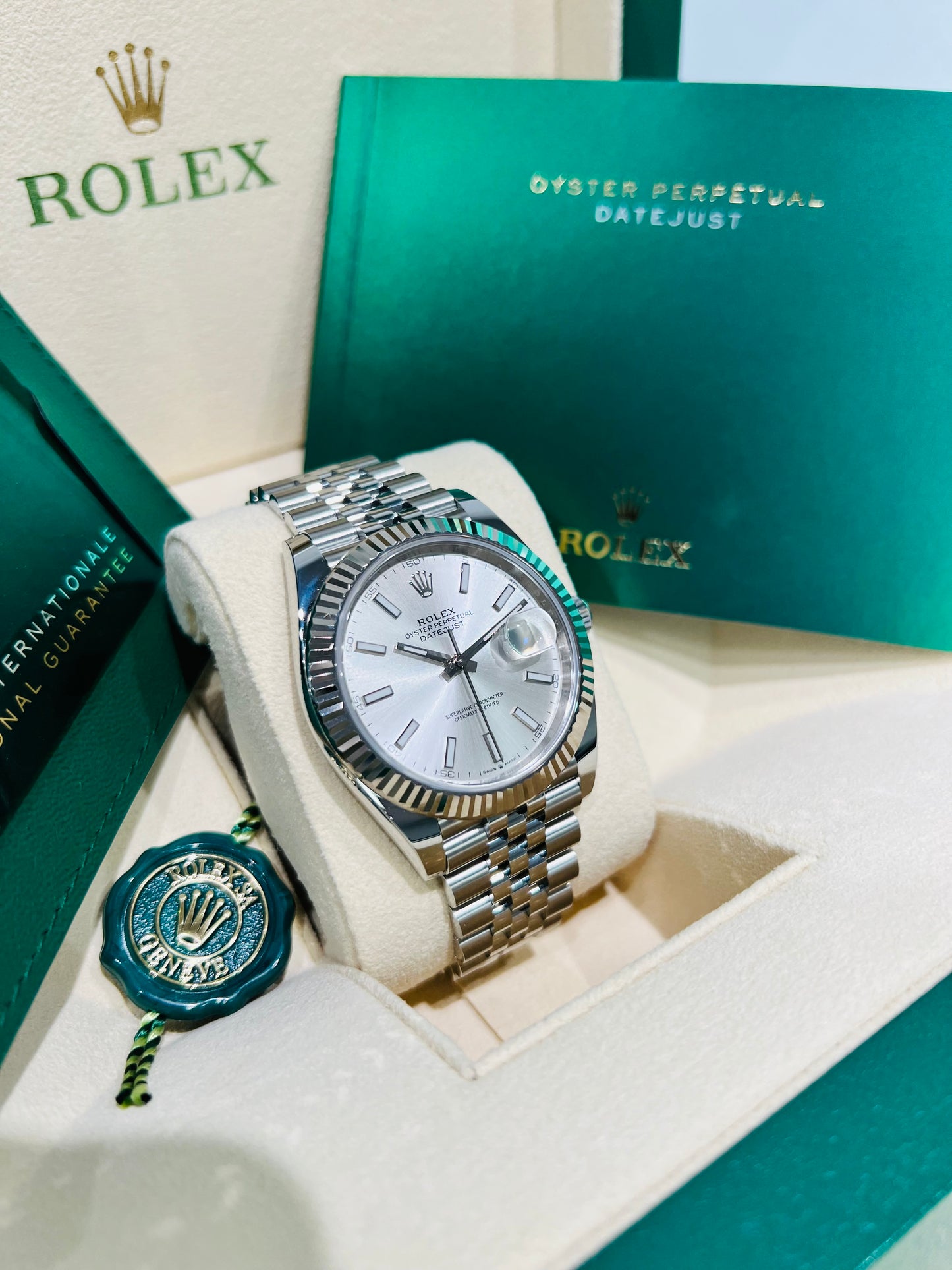 Rolex Datejust 41mm, Silver Dial Jubilee Bracelet, Men's/Unisex Watch Model #126334