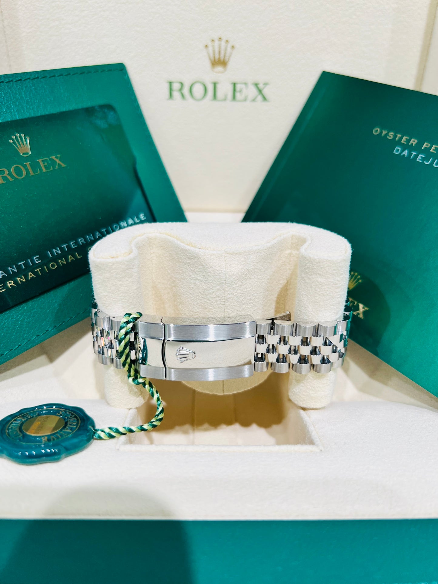 Rolex Datejust 41mm, Silver Dial Jubilee Bracelet, Men's/Unisex Watch Model #126334